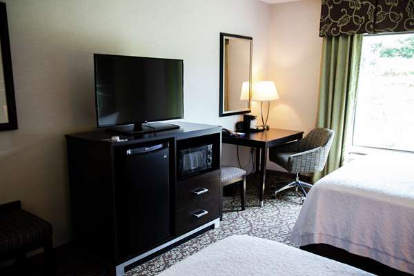  - Hampton Inn & Suites West Middlesex - I-80, Exit 4B