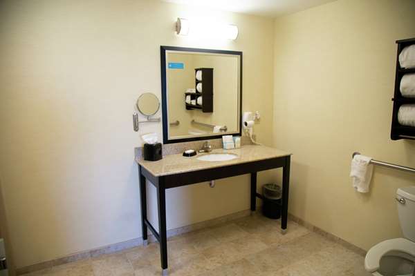  - Hampton Inn & Suites West Middlesex - I-80, Exit 4B