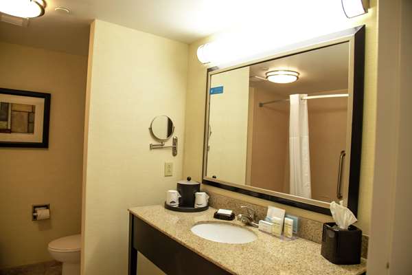  - Hampton Inn & Suites West Middlesex - I-80, Exit 4B