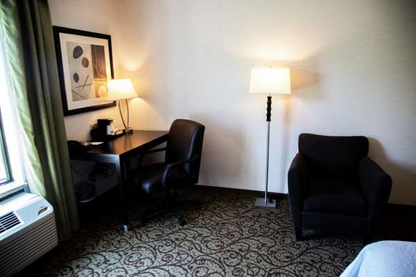  - Hampton Inn & Suites West Middlesex - I-80, Exit 4B