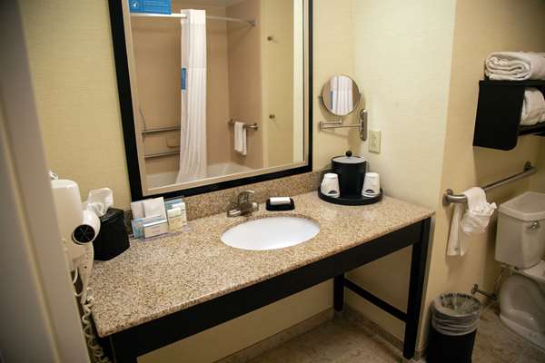  - Hampton Inn & Suites West Middlesex - I-80, Exit 4B