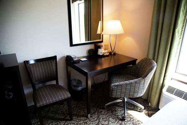  - Hampton Inn & Suites West Middlesex - I-80, Exit 4B