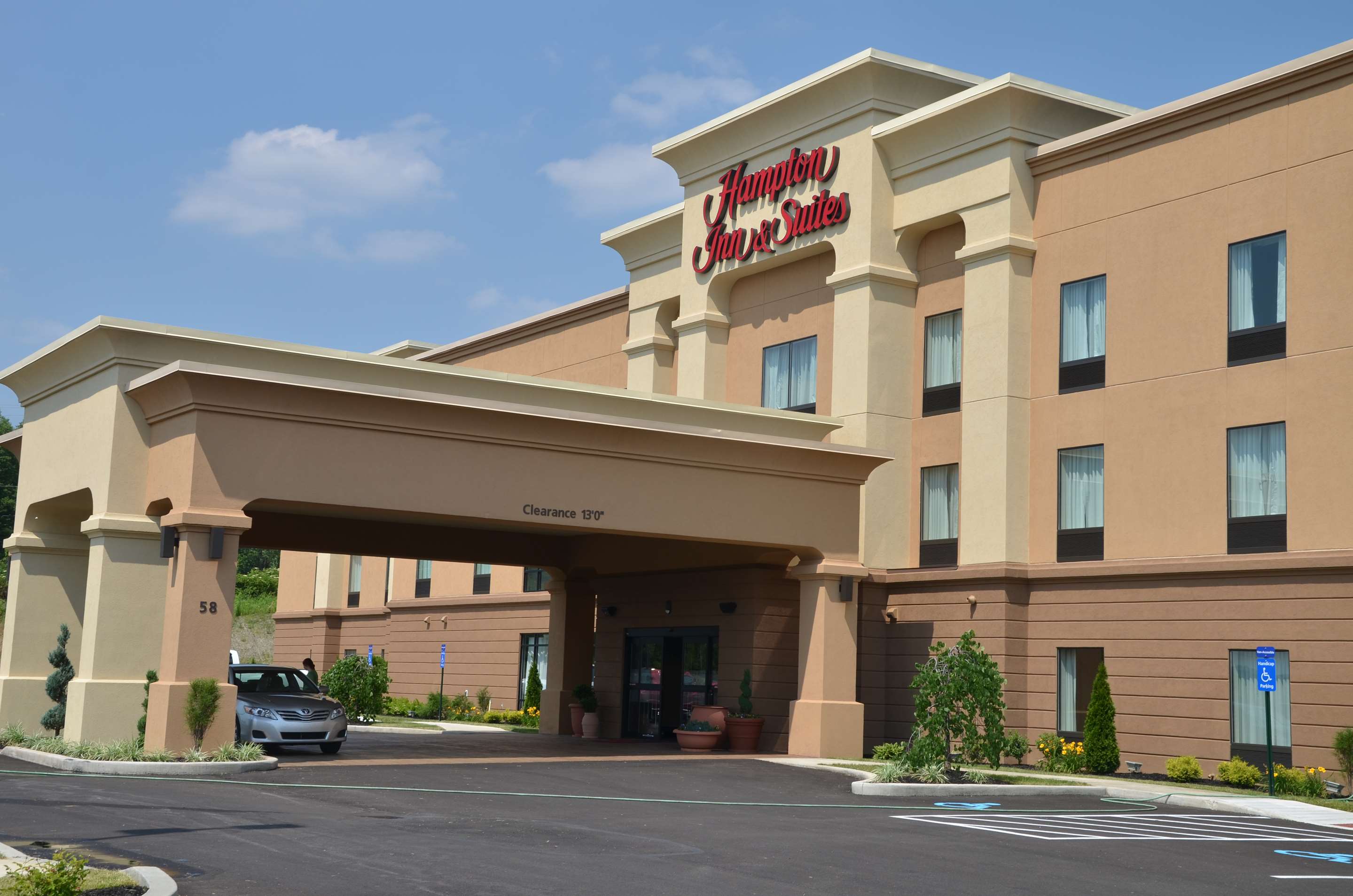 Exterior | Hampton Inn & Suites Sharon