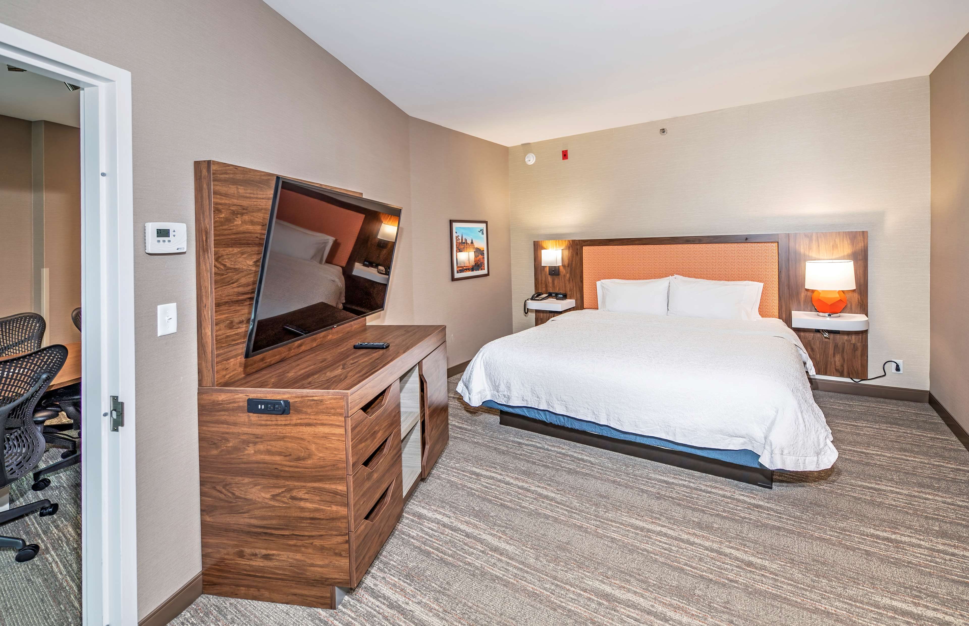 Hampton Inn by Hilton Ottawa Room Type - HOSP ROOM W  KING NONSMOK