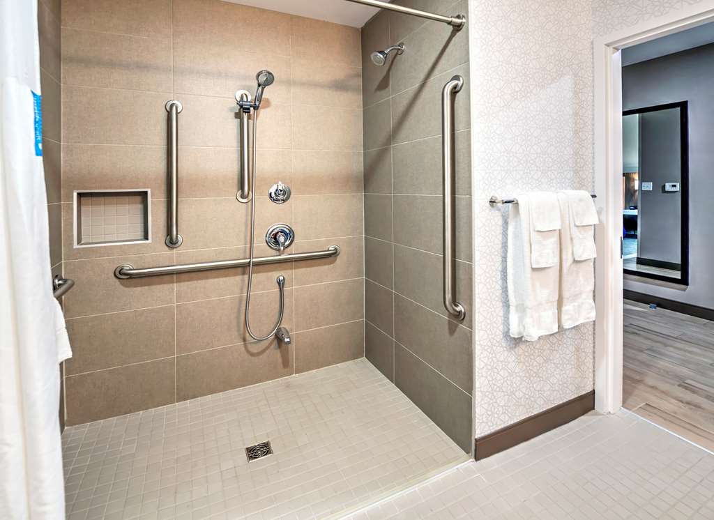 Hampton Inn by Hilton Ottawa Room Type - 1 KING ACCESSIBLE NONSMOK