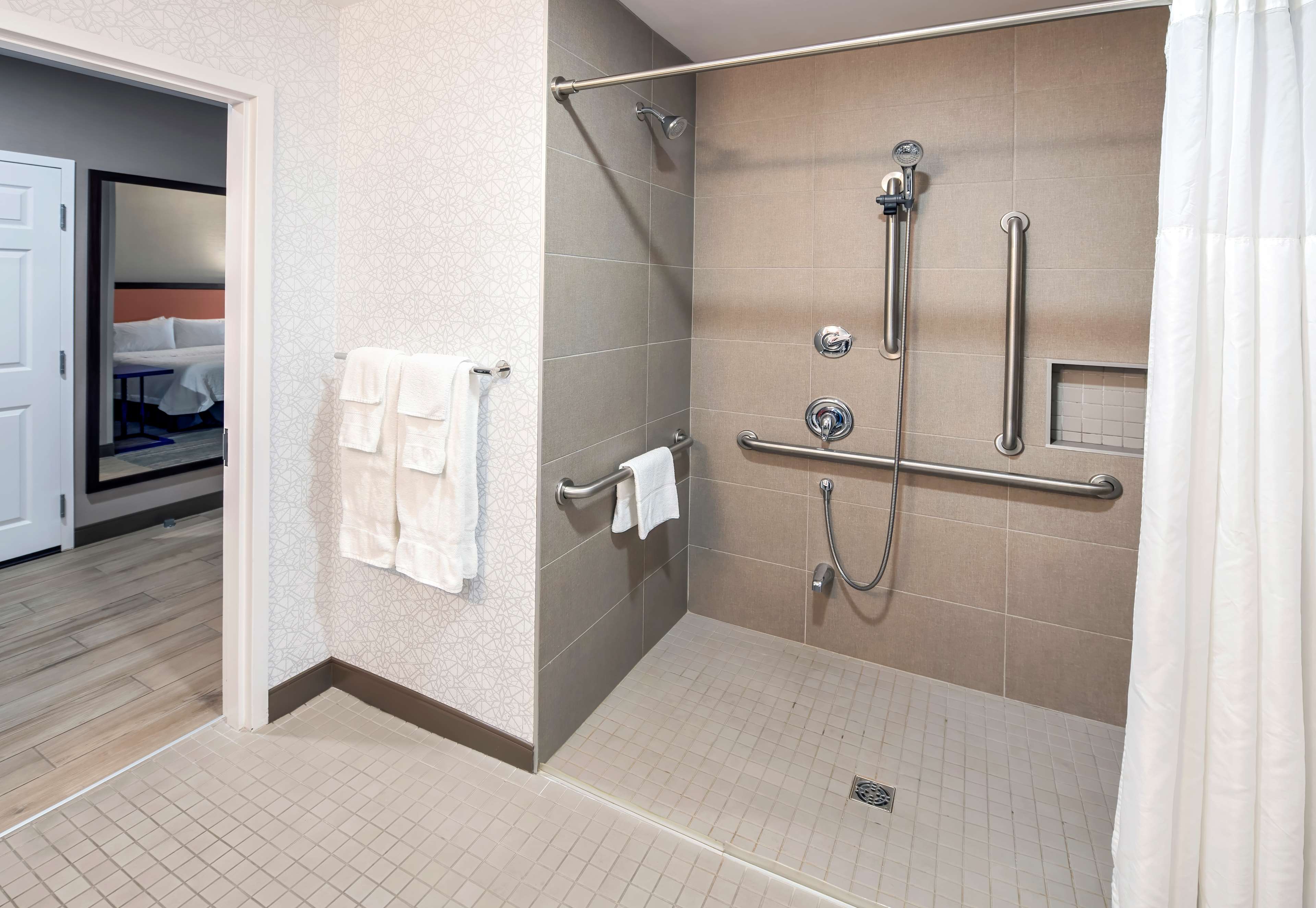 Hampton Inn by Hilton Ottawa Room Type - 2 QNS ACCESSIBLE NONSMOK