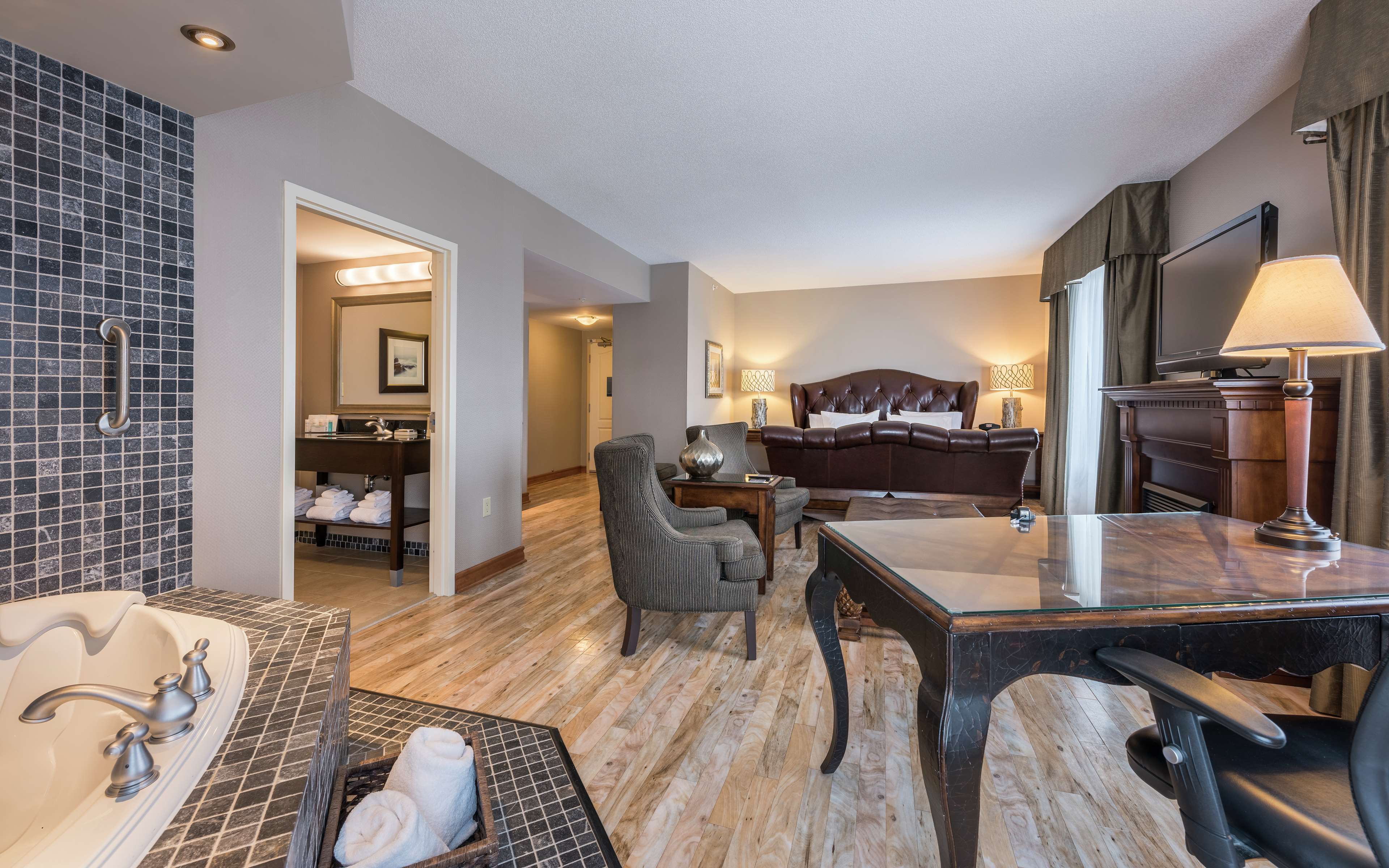 Hampton Inn & Suites by Hilton Moncton Room Type - 1KNG STUDIO WHIRLPL NOSMOK