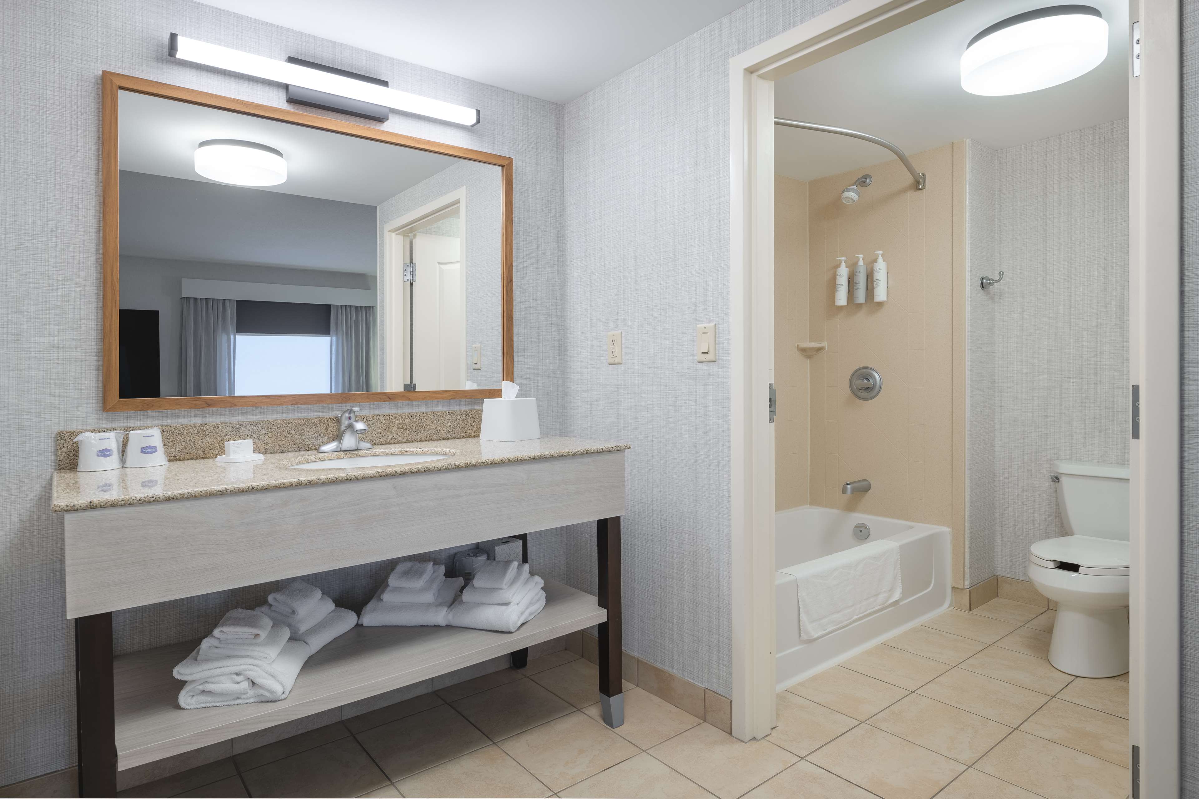 Hampton Inn & Suites by Hilton Moncton Room Type - 1 KING STUDIO STE NOSMOK