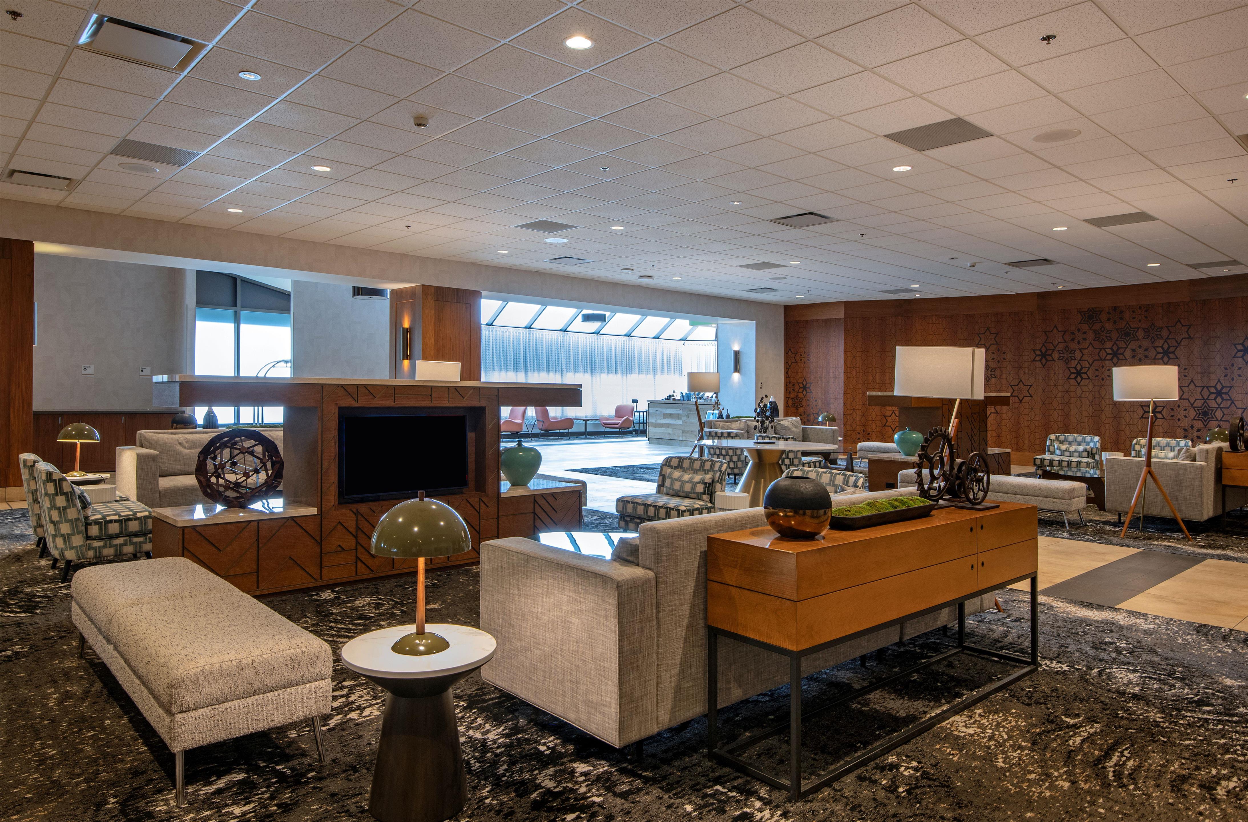 Lobby | DoubleTree by Hilton Hotel & Conference Centre Regina