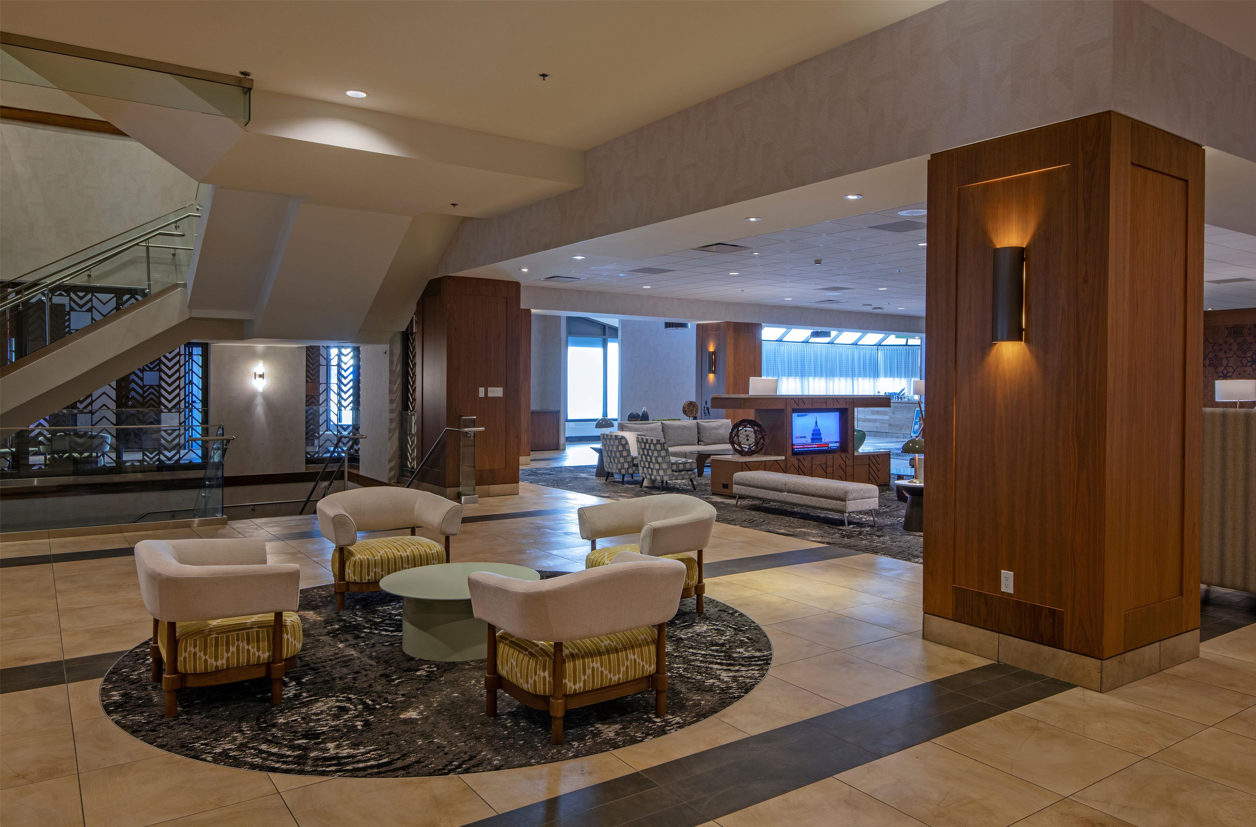 Lobby | DoubleTree by Hilton Hotel & Conference Centre Regina