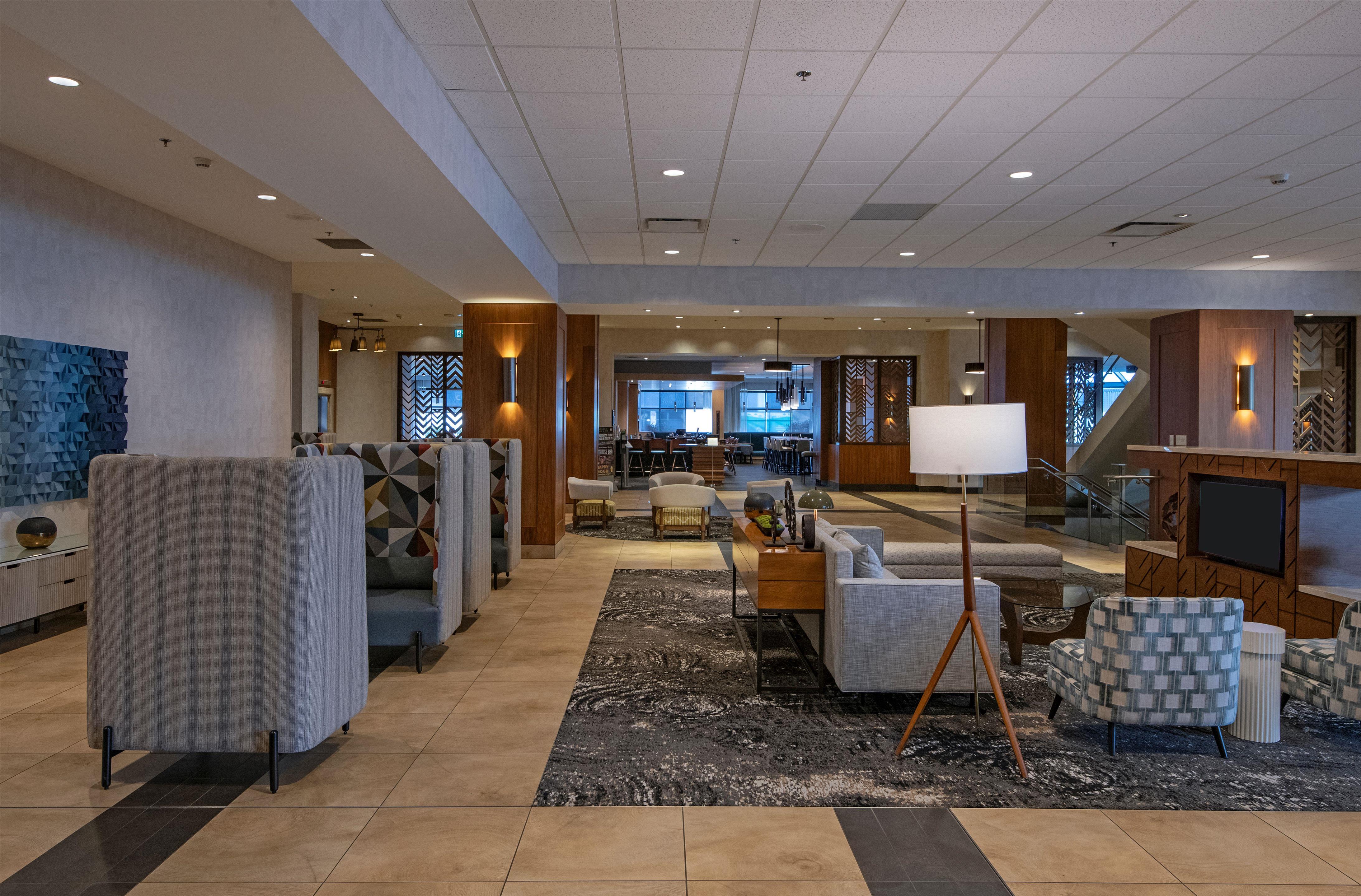 Lobby | DoubleTree by Hilton Hotel & Conference Centre Regina