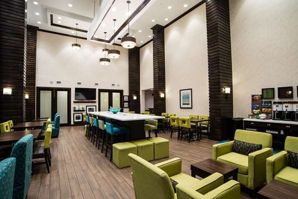 Restaurant - Hampton Inn & Suites Eastgate Drive Regina