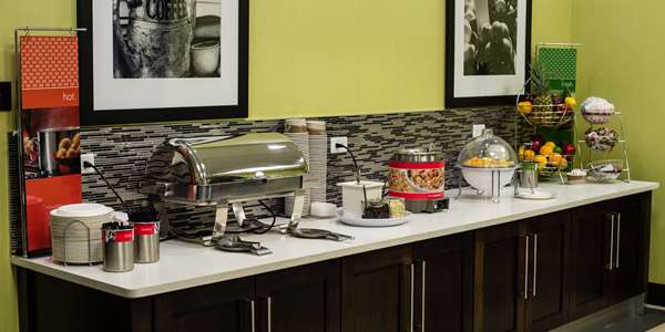 Restaurant - Hampton Inn & Suites Eastgate Drive Regina