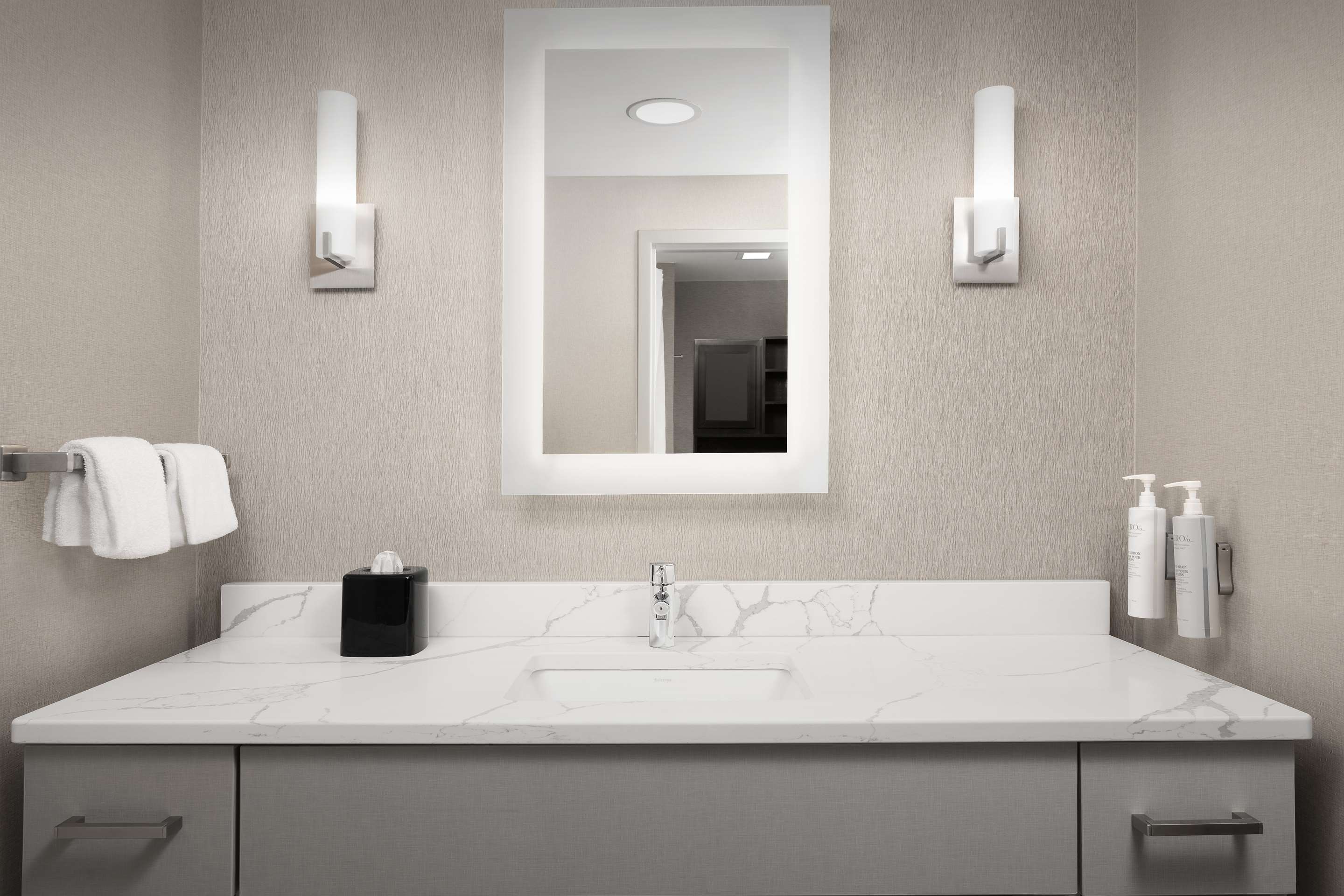 Guest room bath