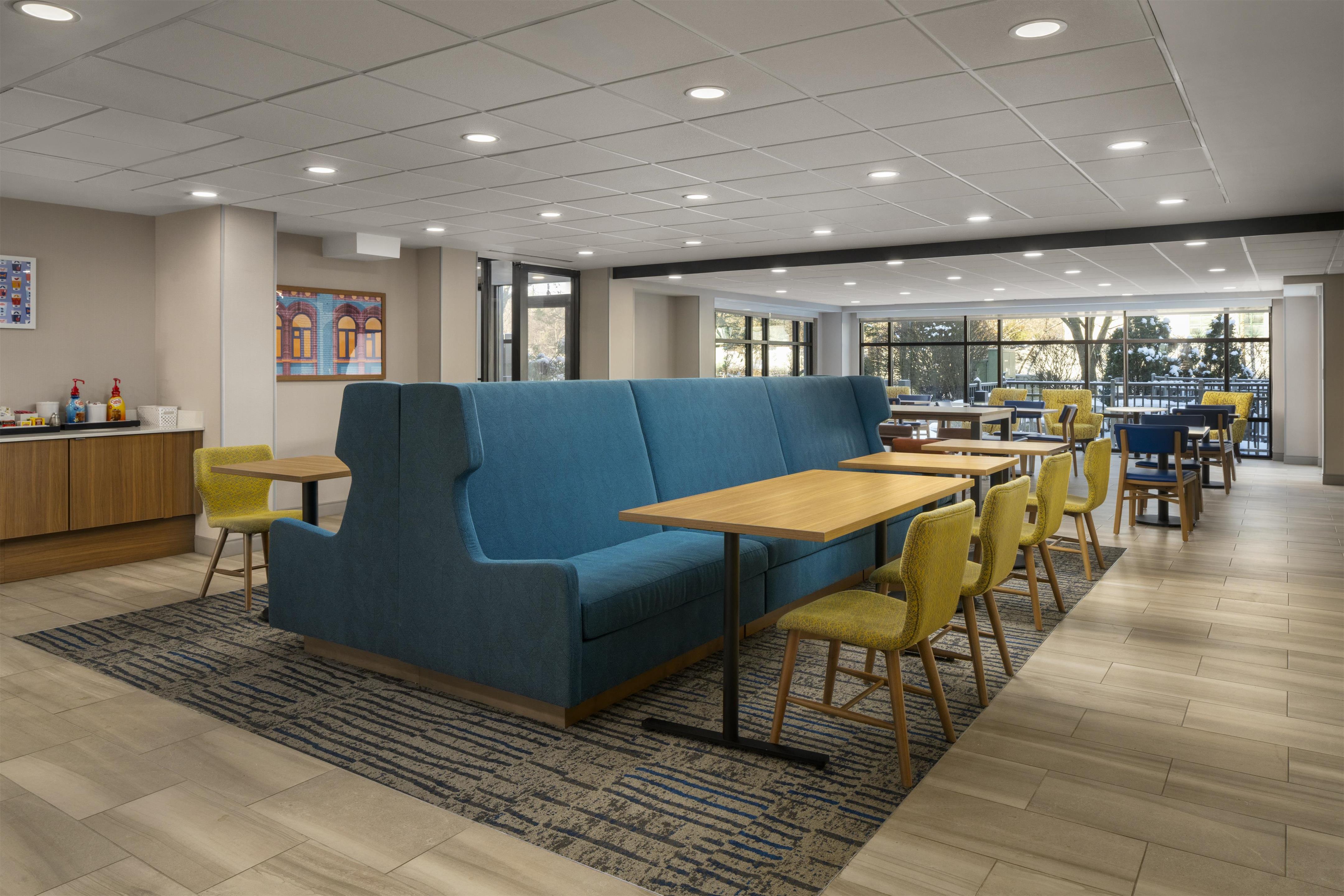 Lobby | Hampton Inn by Hilton York