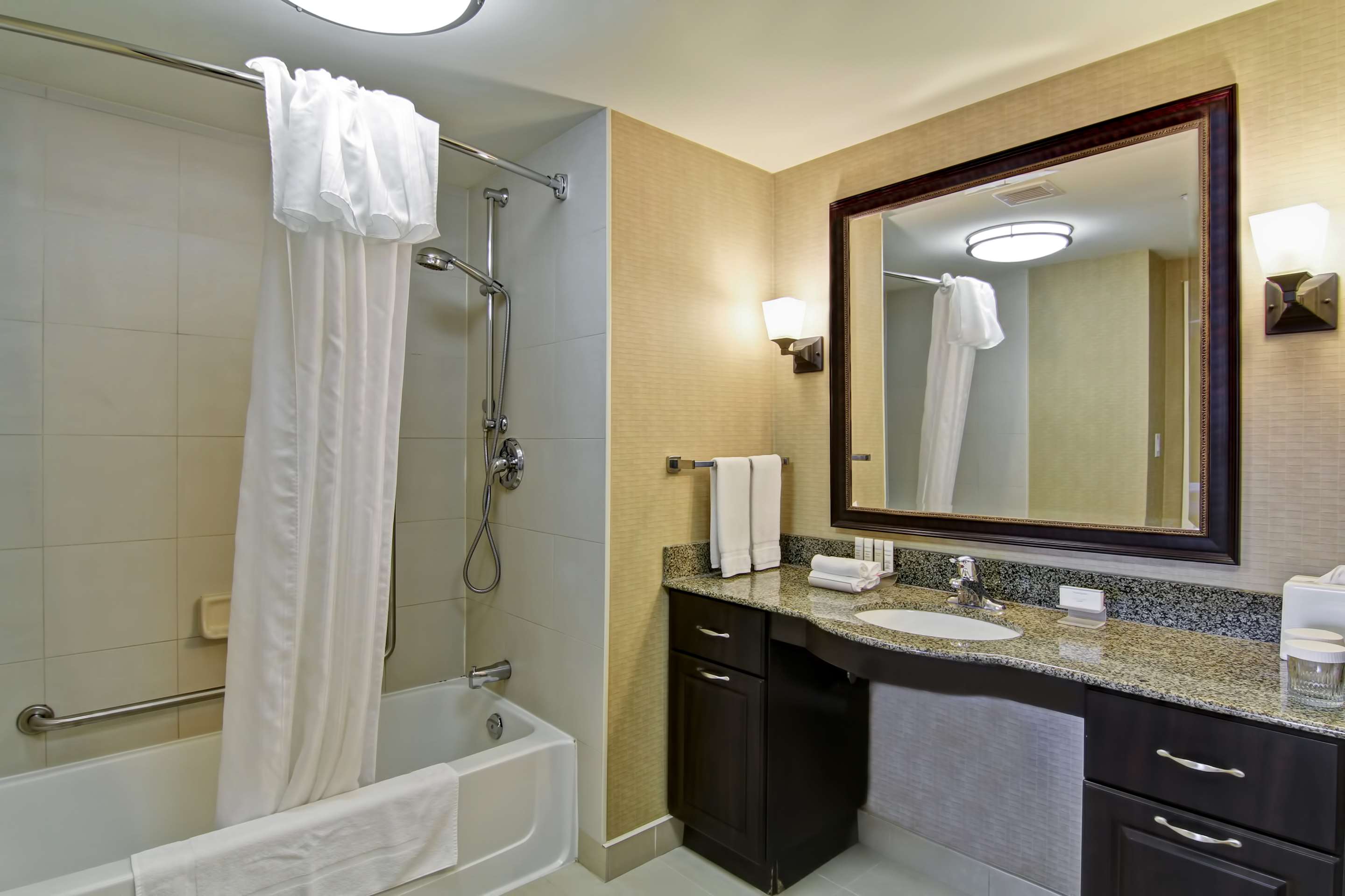 Guest room bath