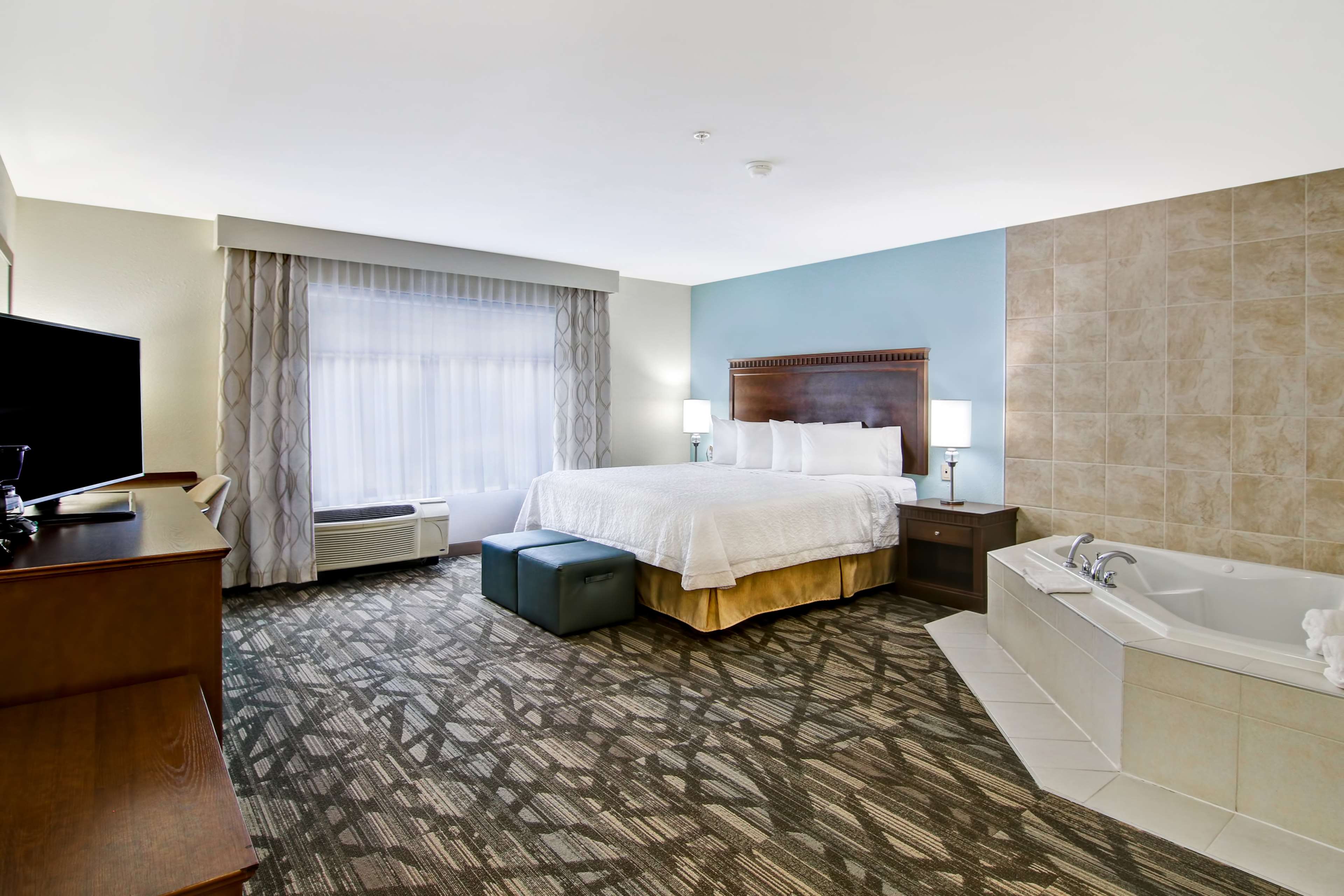 Hampton Inn & Suites Saint John Room Type - 1KNG STUDIO WHIRLPL NOSMOK