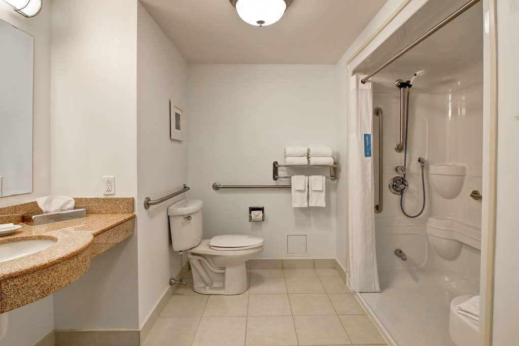 Hampton Inn & Suites Saint John Room Type - 1 QUEEN ACCESSIBLE NONSMOK