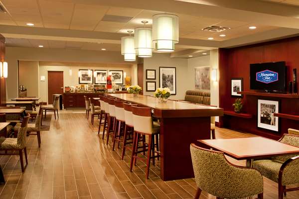 Restaurant - Hampton Inn Toronto Brampton
