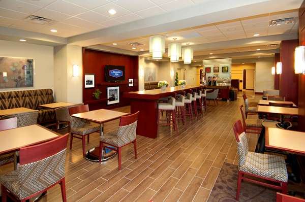 Restaurant - Hampton Inn Toronto Brampton