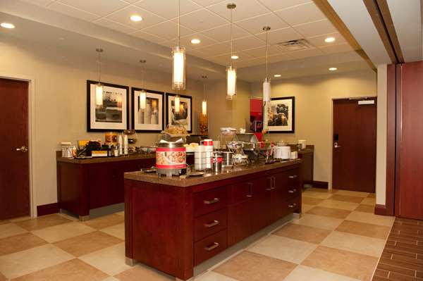 Restaurant - Hampton Inn Toronto Brampton