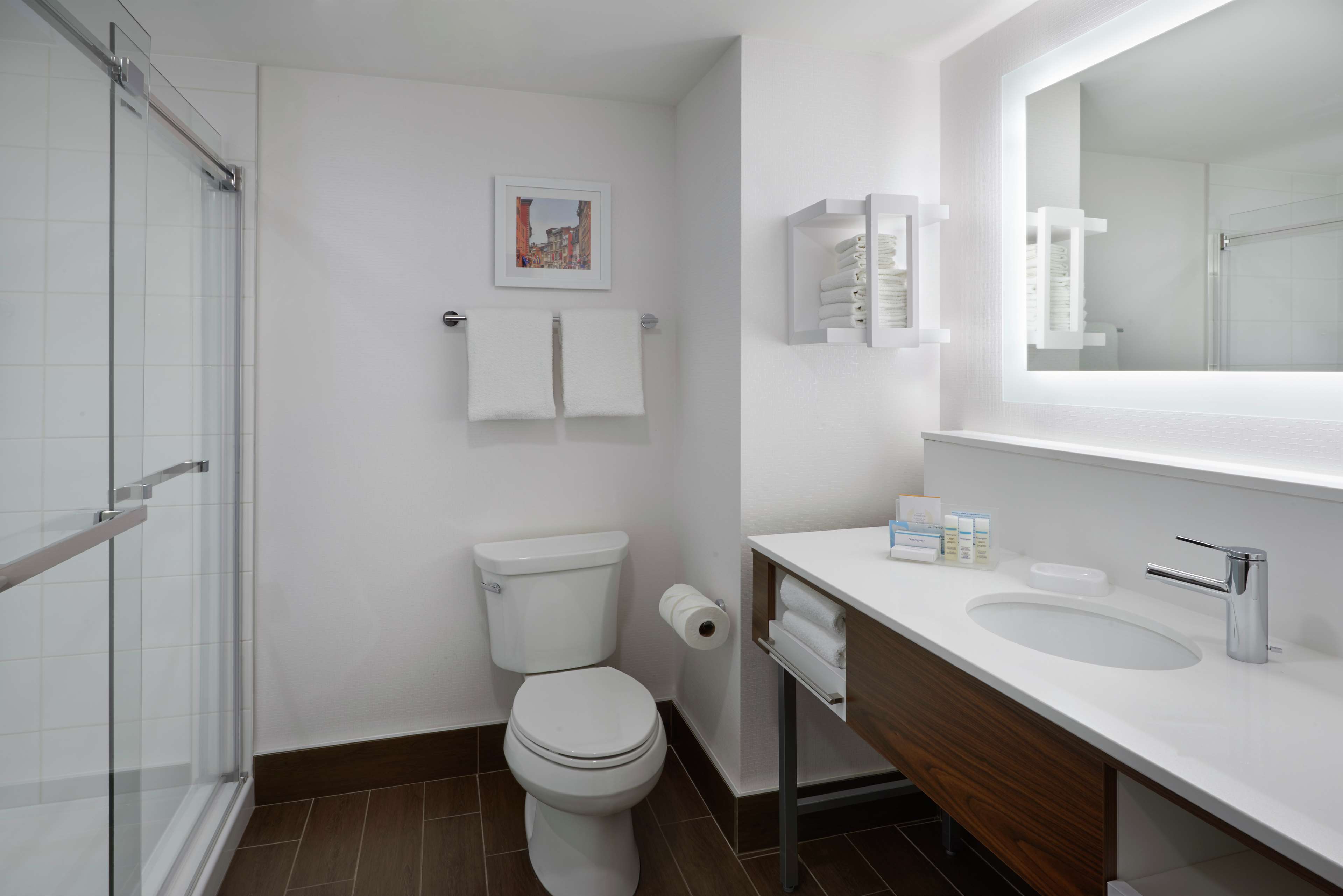 Hampton Inn & Suites by Hilton Montreal-Dorval Room Type - 2  QUEEN - NON SMOKING