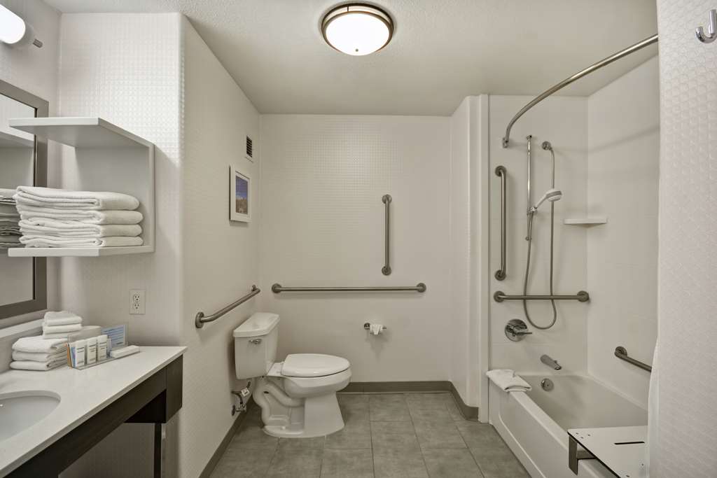 Hampton Inn & Suites by Hilton Yuma Room Type - 1Q MOB HEA ACC TUB SFBD NS