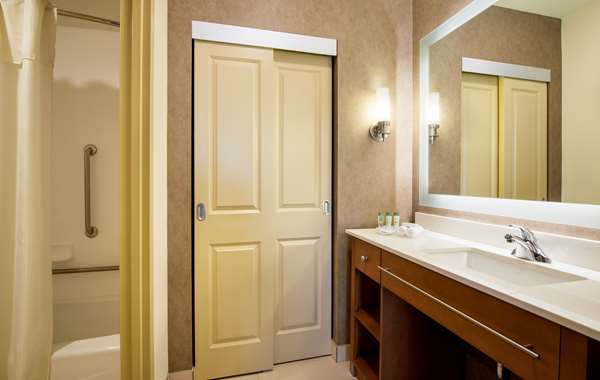  - Homewood Suites by Hilton Airport Winnipeg