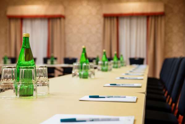  - Homewood Suites by Hilton Airport Winnipeg