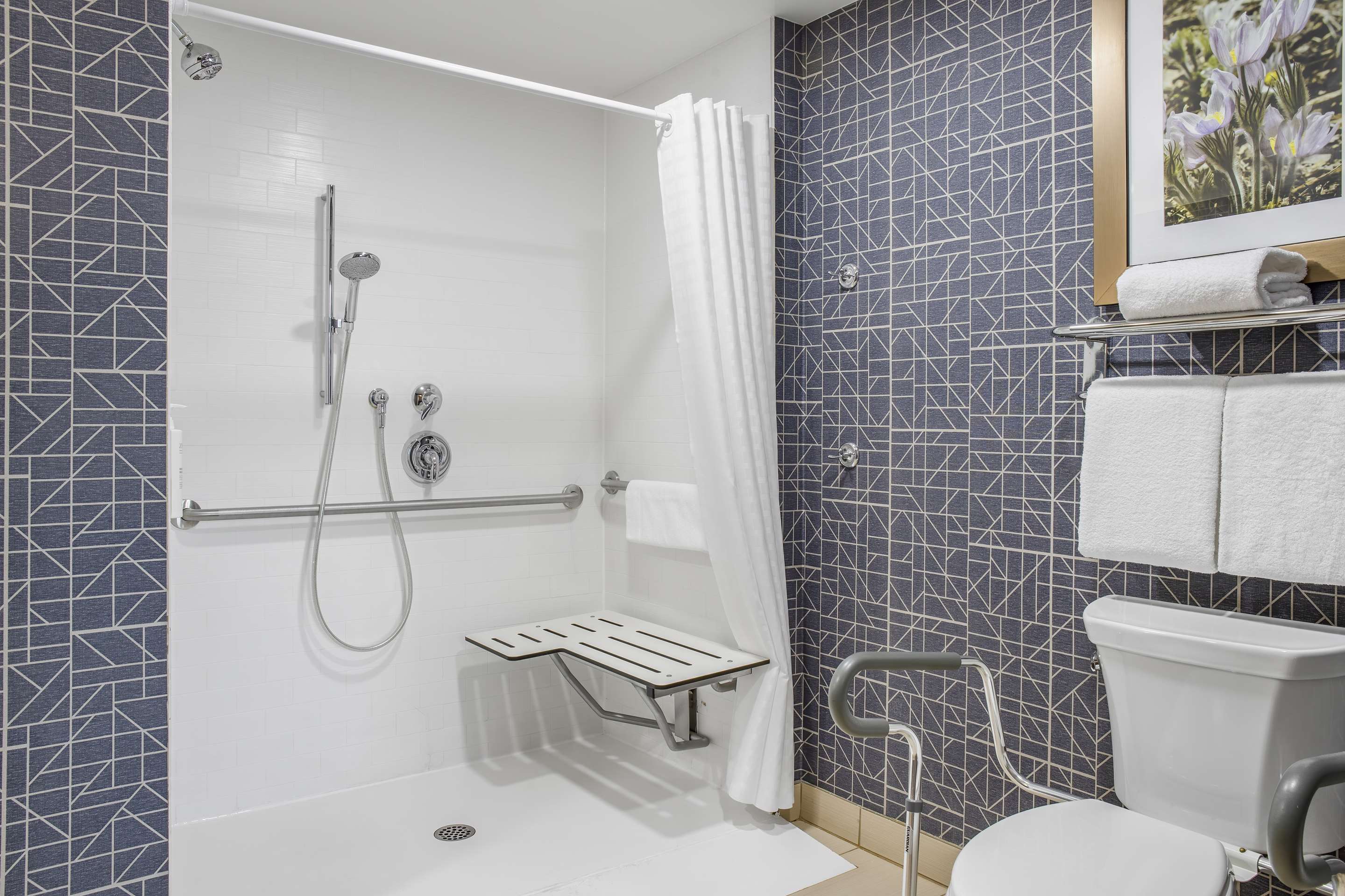 Guest room bath