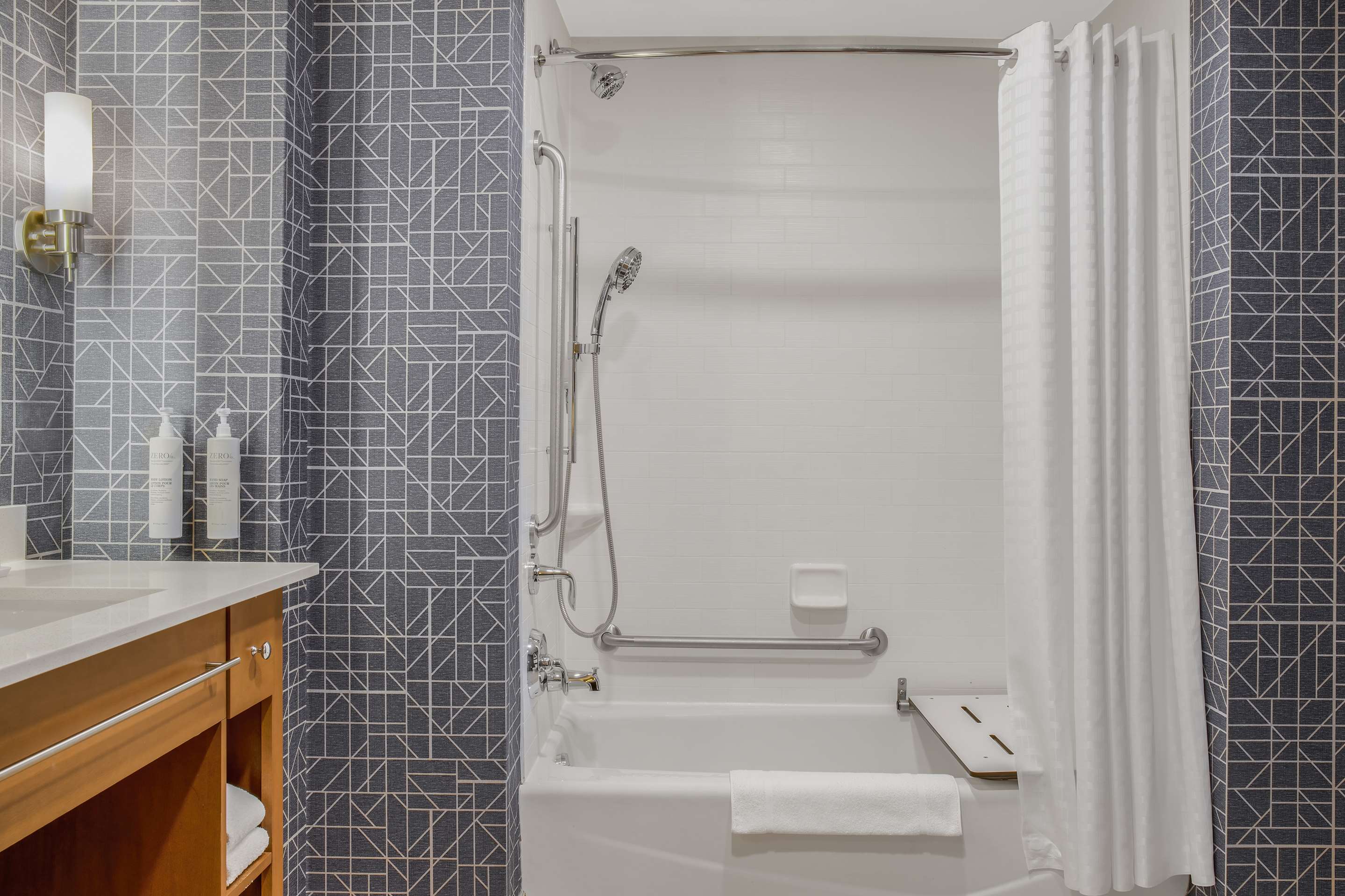 Guest room bath
