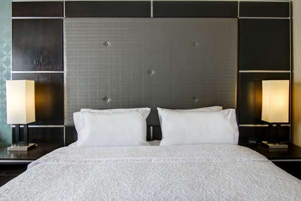  - Hampton Inn & Suites Airport Calgary