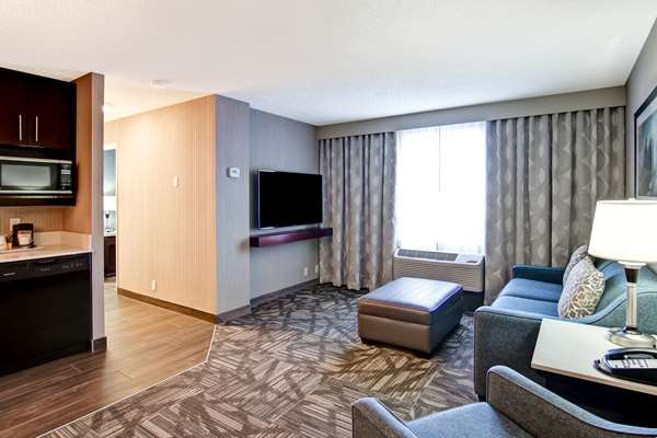  - Hampton Inn & Suites Airport Calgary