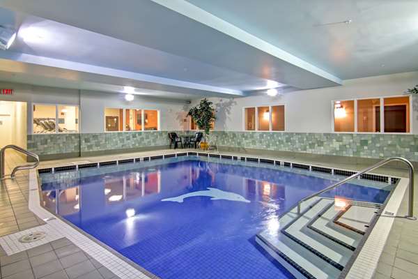 Pool - Hampton Inn & Suites Airport Calgary