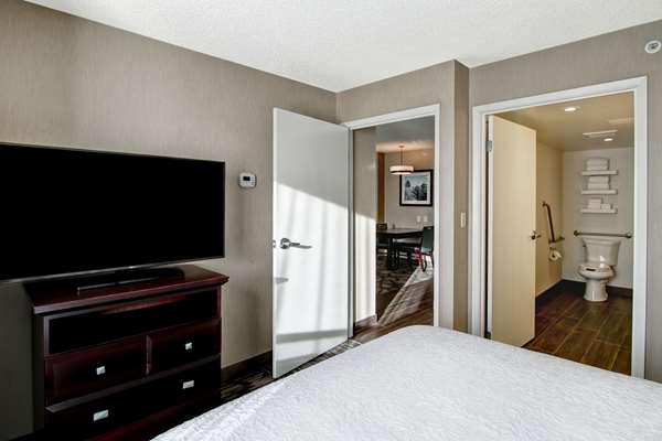  - Hampton Inn & Suites Airport Calgary