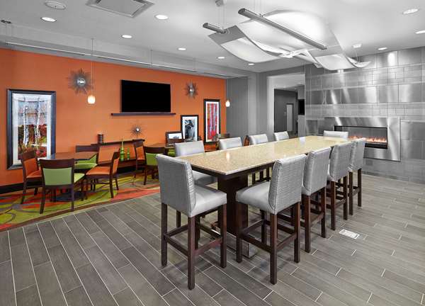  - Hampton Inn Airport North Calgary