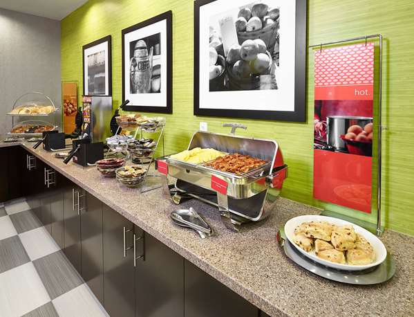 Restaurant - Hampton Inn Airport North Calgary