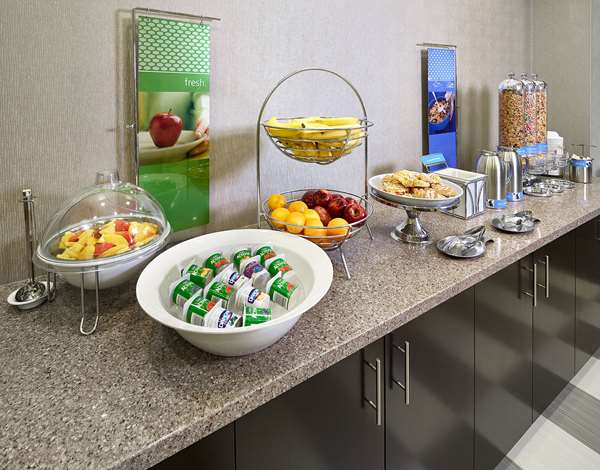 Restaurant - Hampton Inn Airport North Calgary