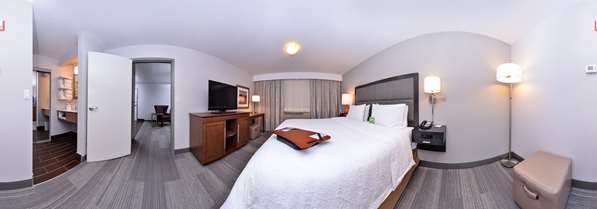 Suite - Hampton Inn & Suites University Northwest Calgary