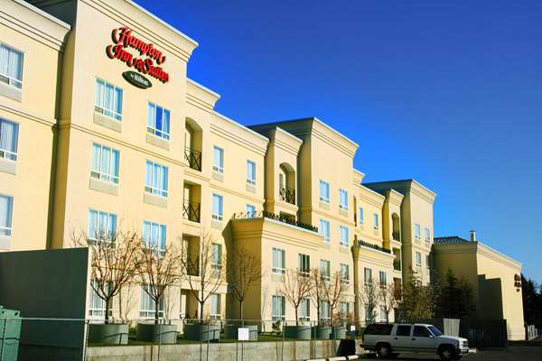 Exterior view - Hampton Inn & Suites University Northwest Calgary