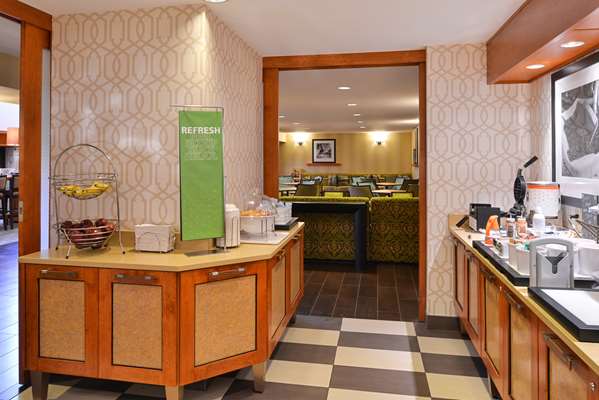Restaurant - Hampton Inn & Suites University Northwest Calgary