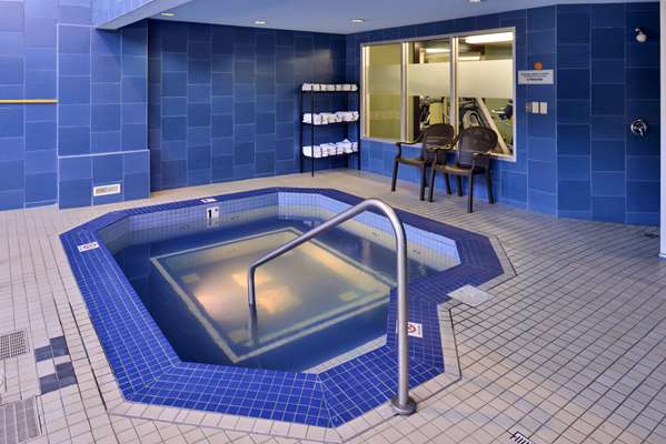 Pool - Hampton Inn & Suites University Northwest Calgary