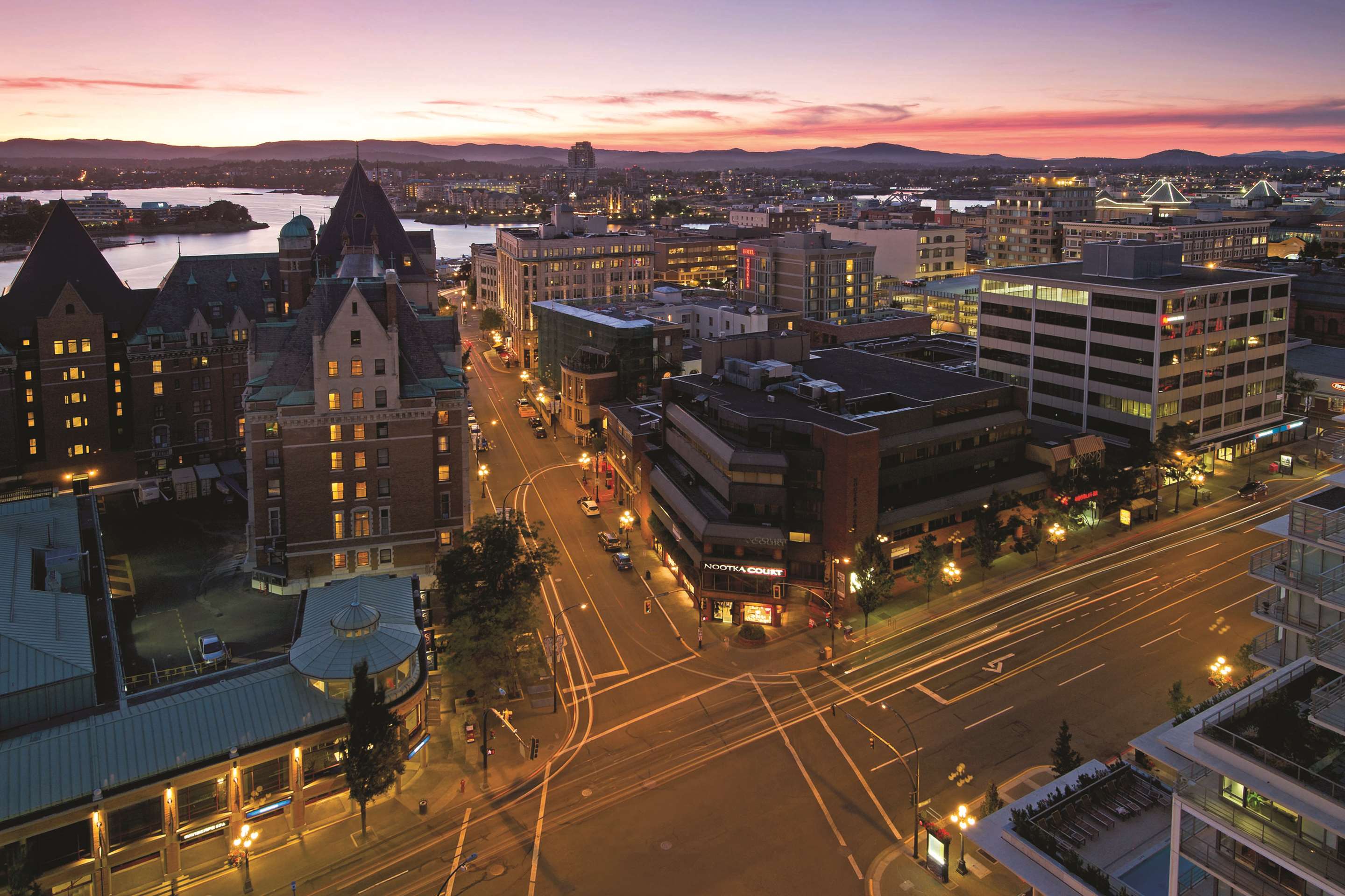 Exterior | DoubleTree by Hilton Hotel & Suites Victoria