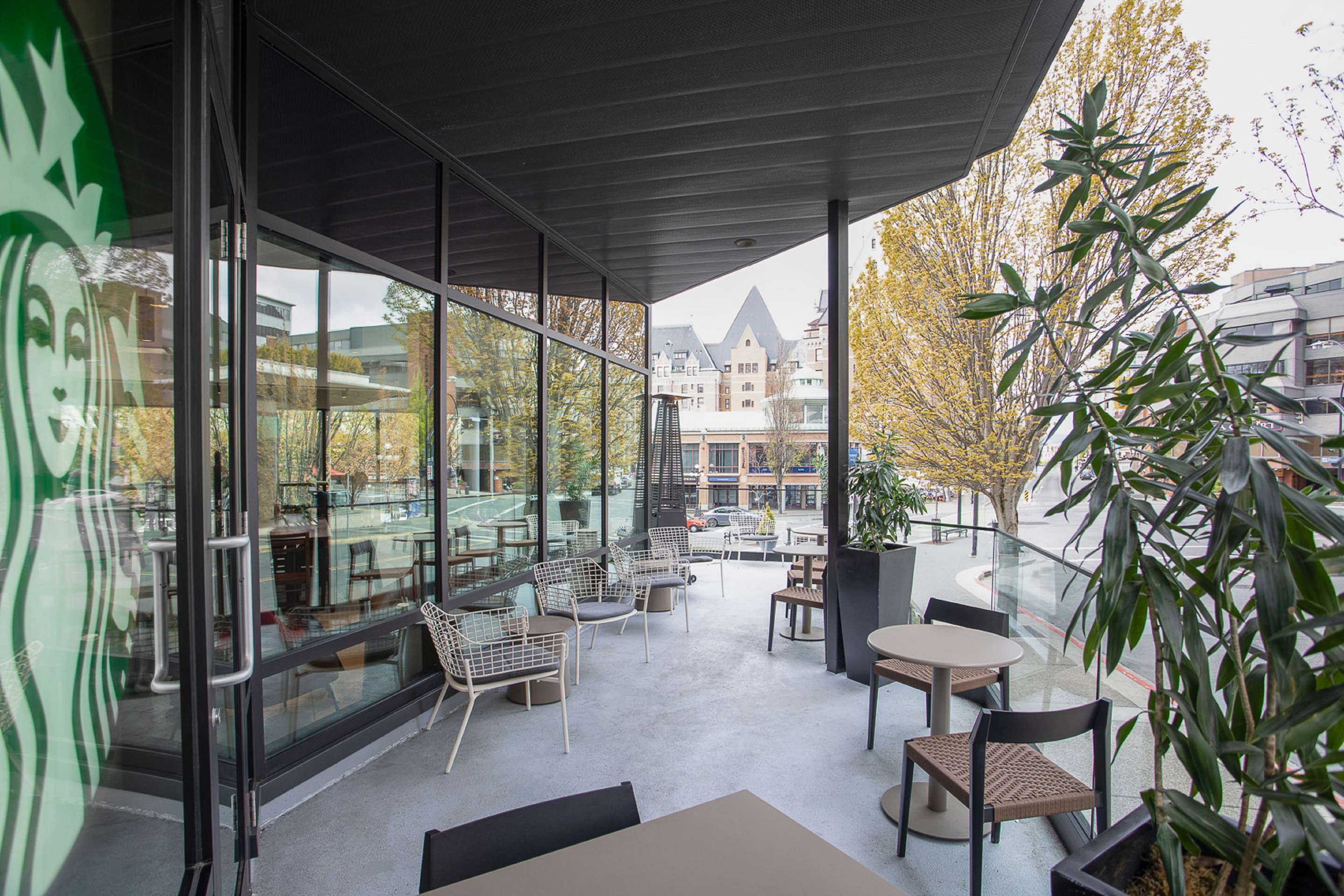 Restaurant | DoubleTree by Hilton Hotel & Suites Victoria