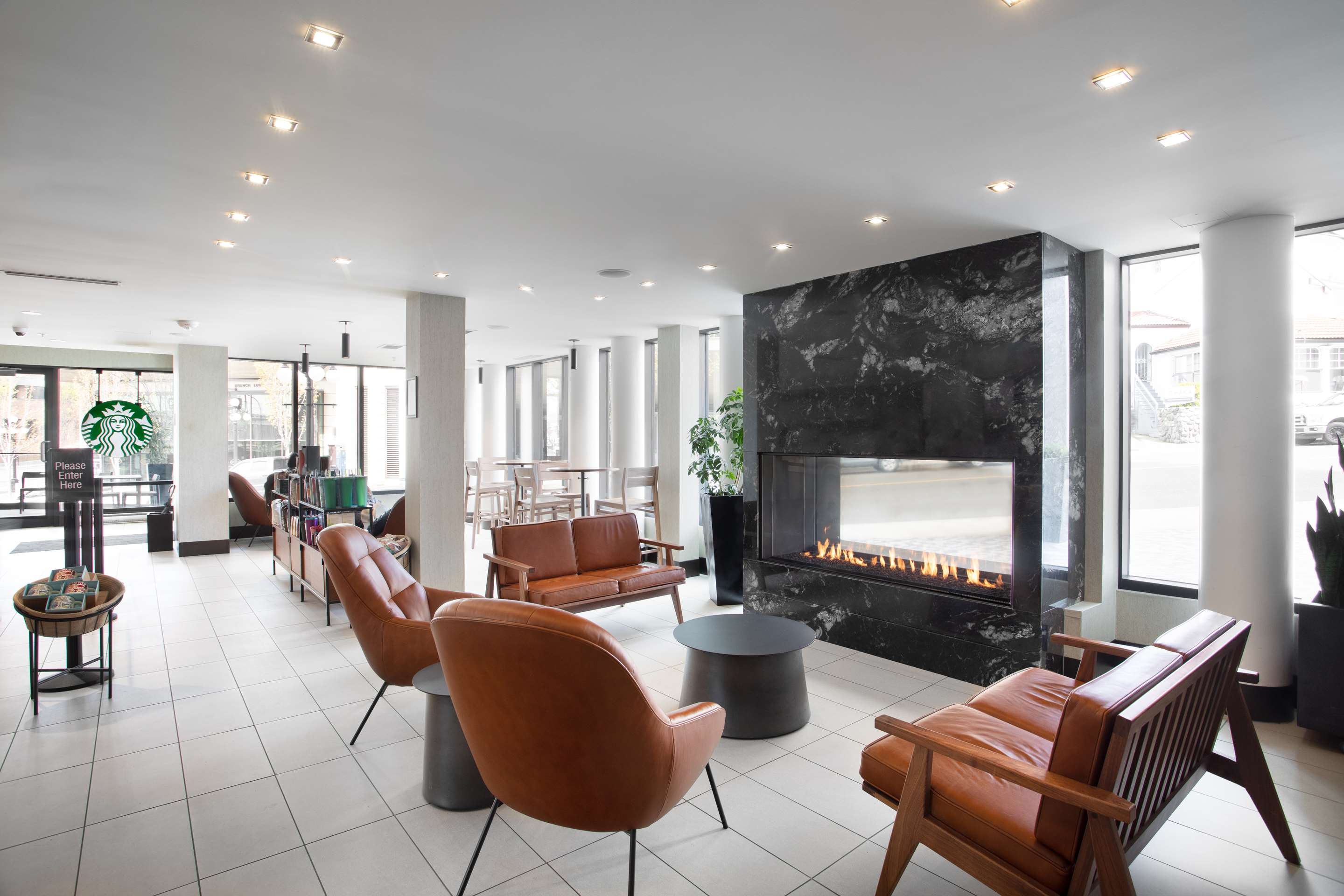 Restaurant | DoubleTree by Hilton Hotel & Suites Victoria