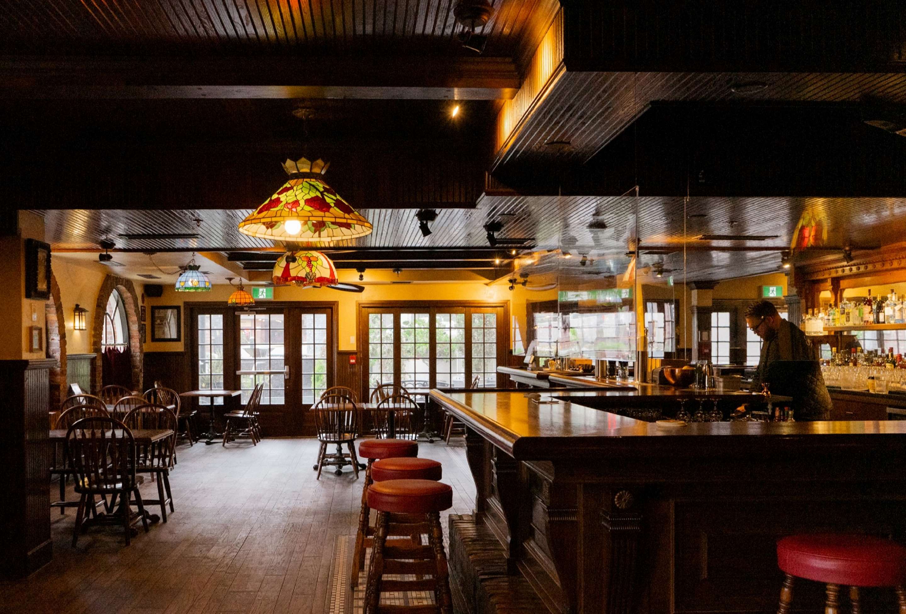 Restaurant | DoubleTree by Hilton Hotel & Suites Victoria