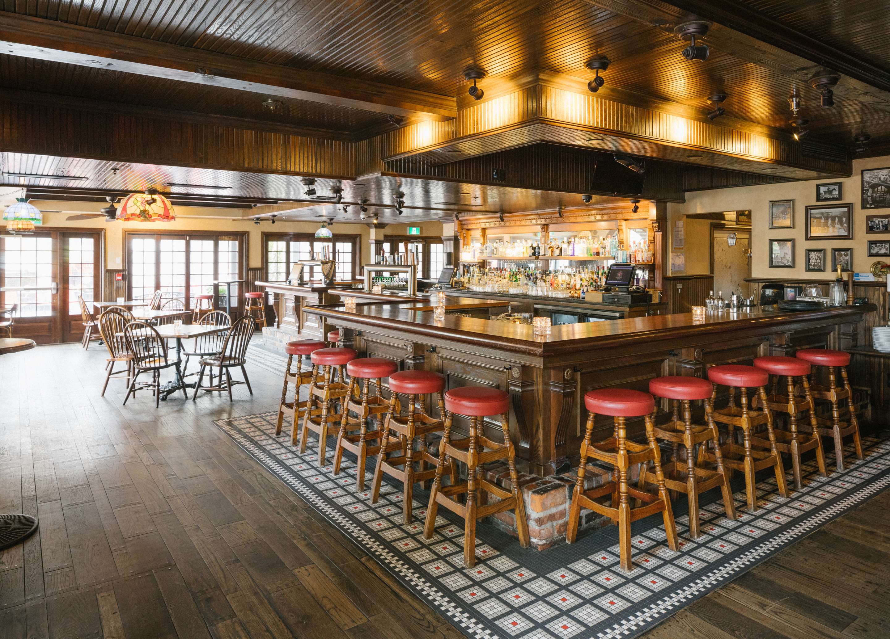 Restaurant | DoubleTree by Hilton Hotel & Suites Victoria
