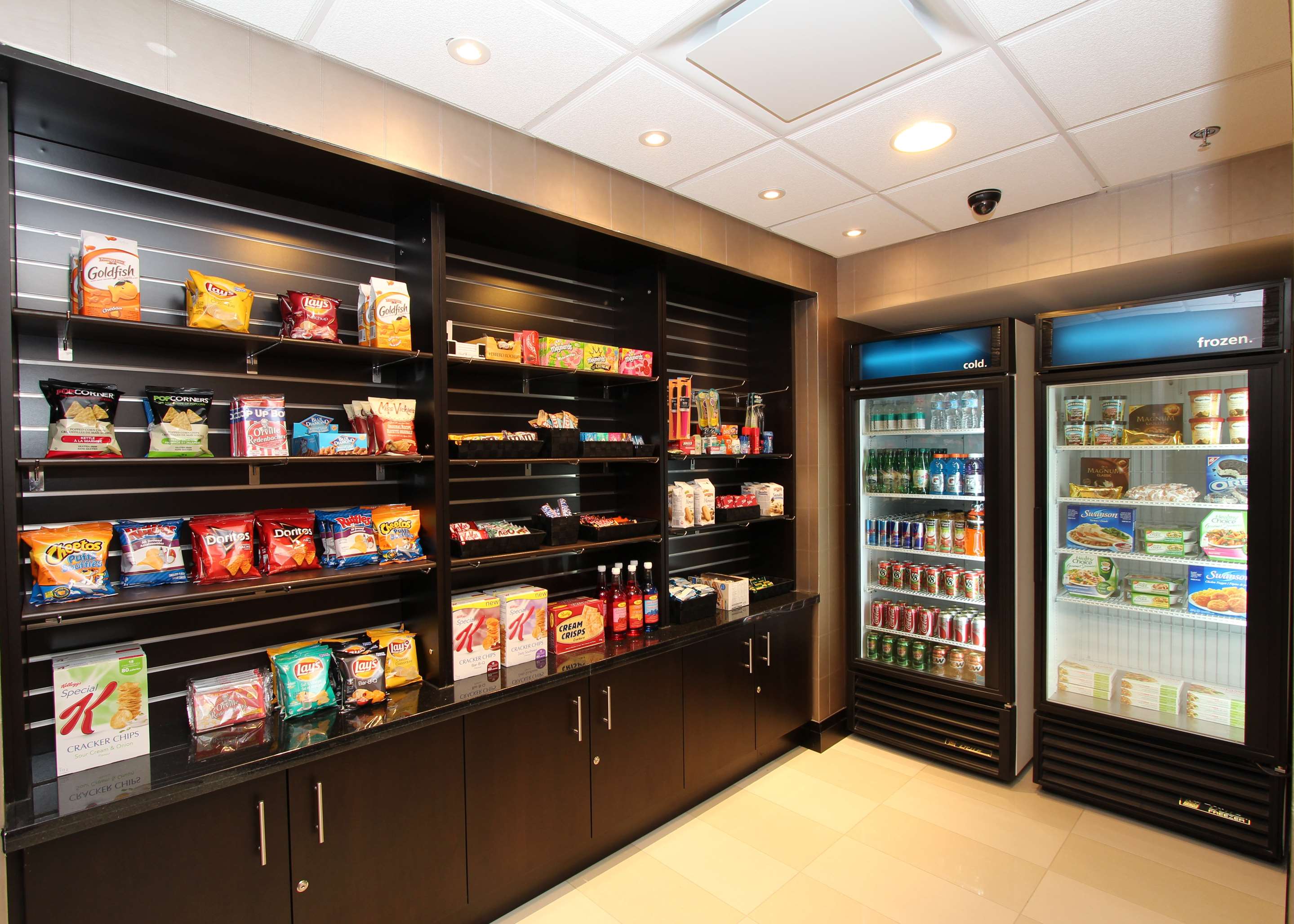 Restaurant | Hampton Inn & Suites by Hilton St. John's Airport