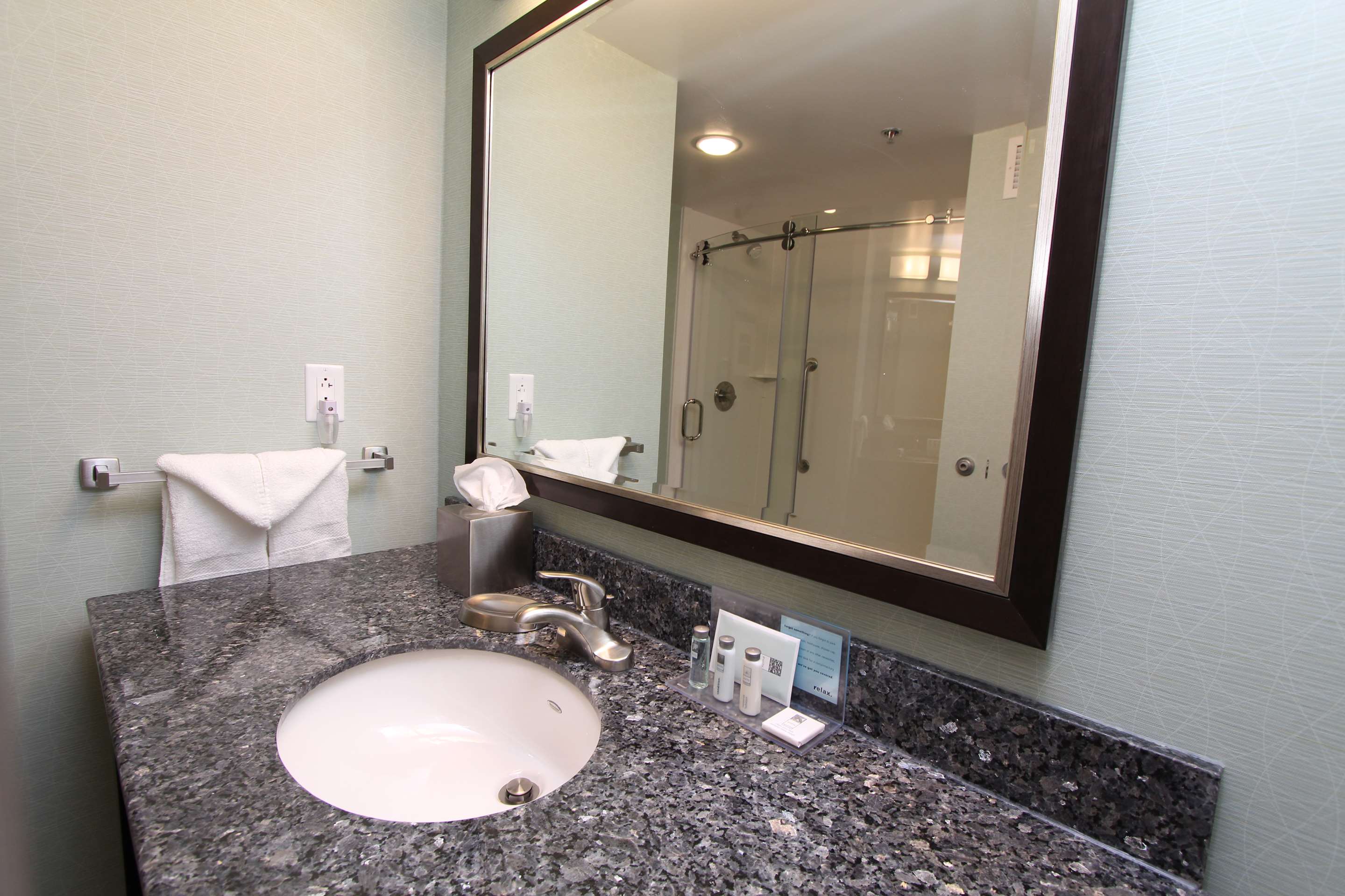 Guest room bath