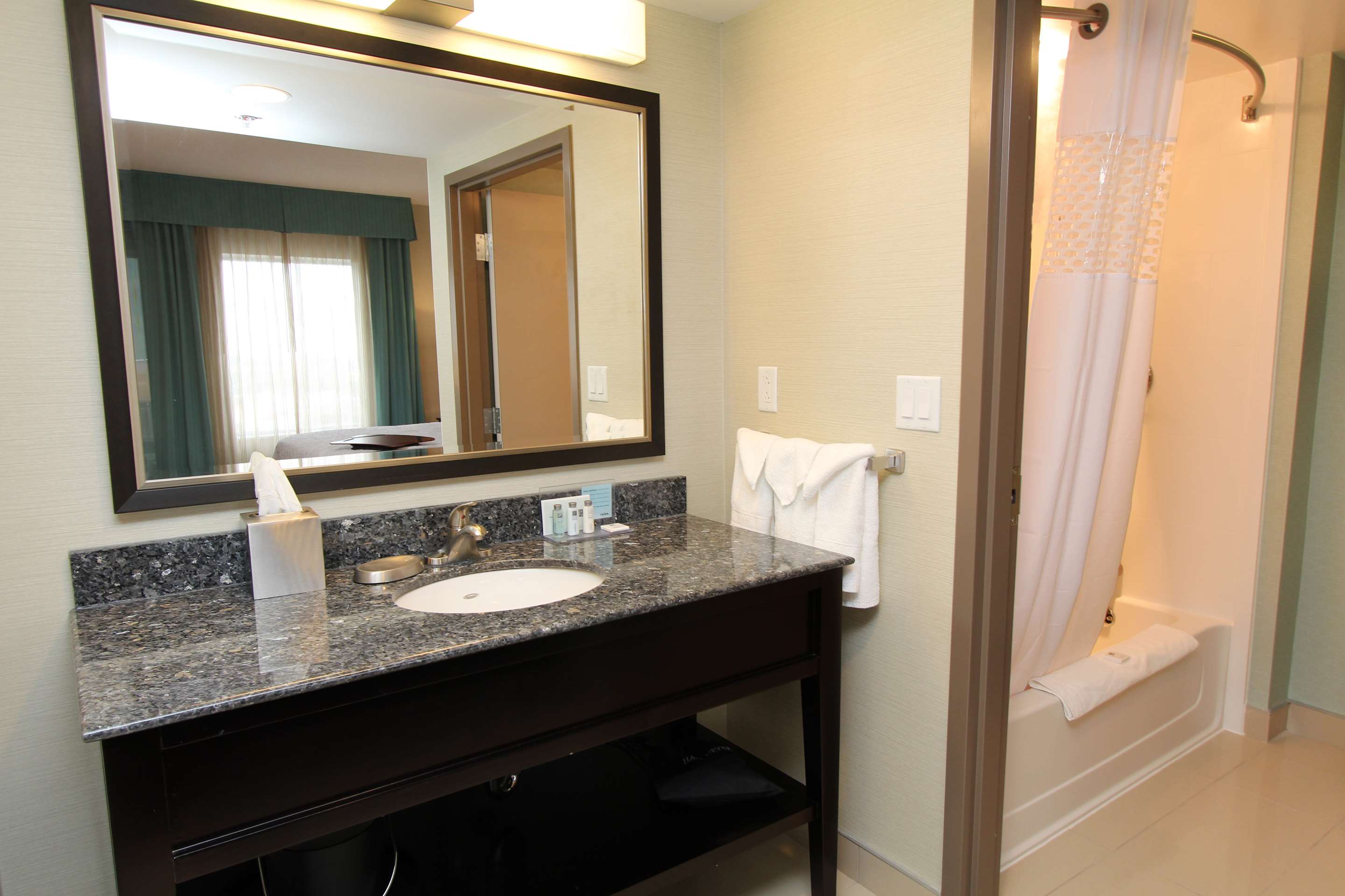 Guest room bath